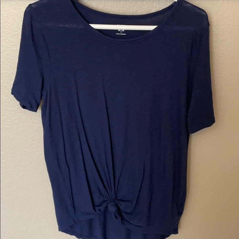 basic tee with added knot